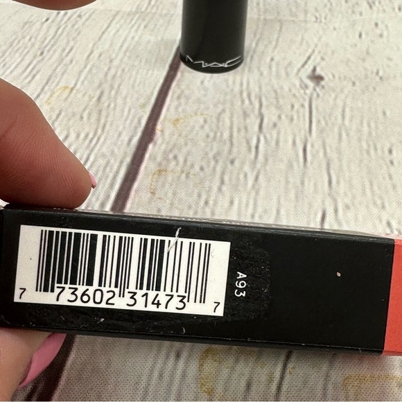 NIB MAC retro matte Lipstick color 703 runway hit - Picture 5 of 6